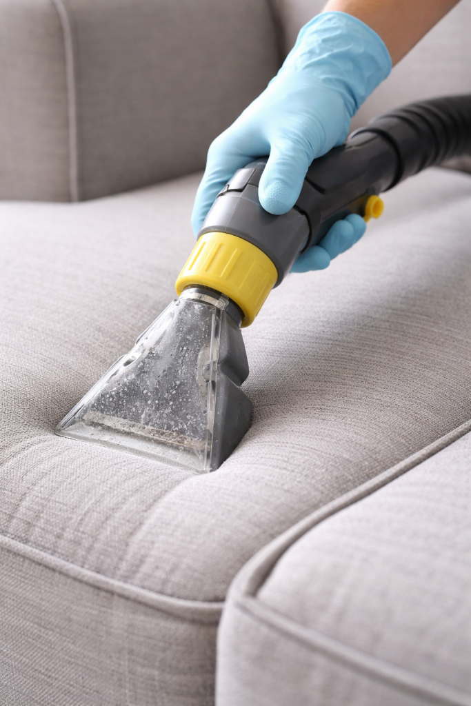 Netoyage mobilier lave et brille sur pertuis
